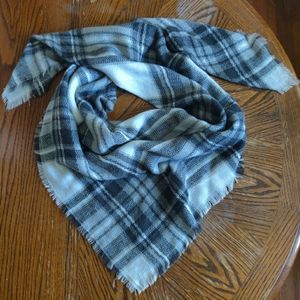 Grey & white scarf